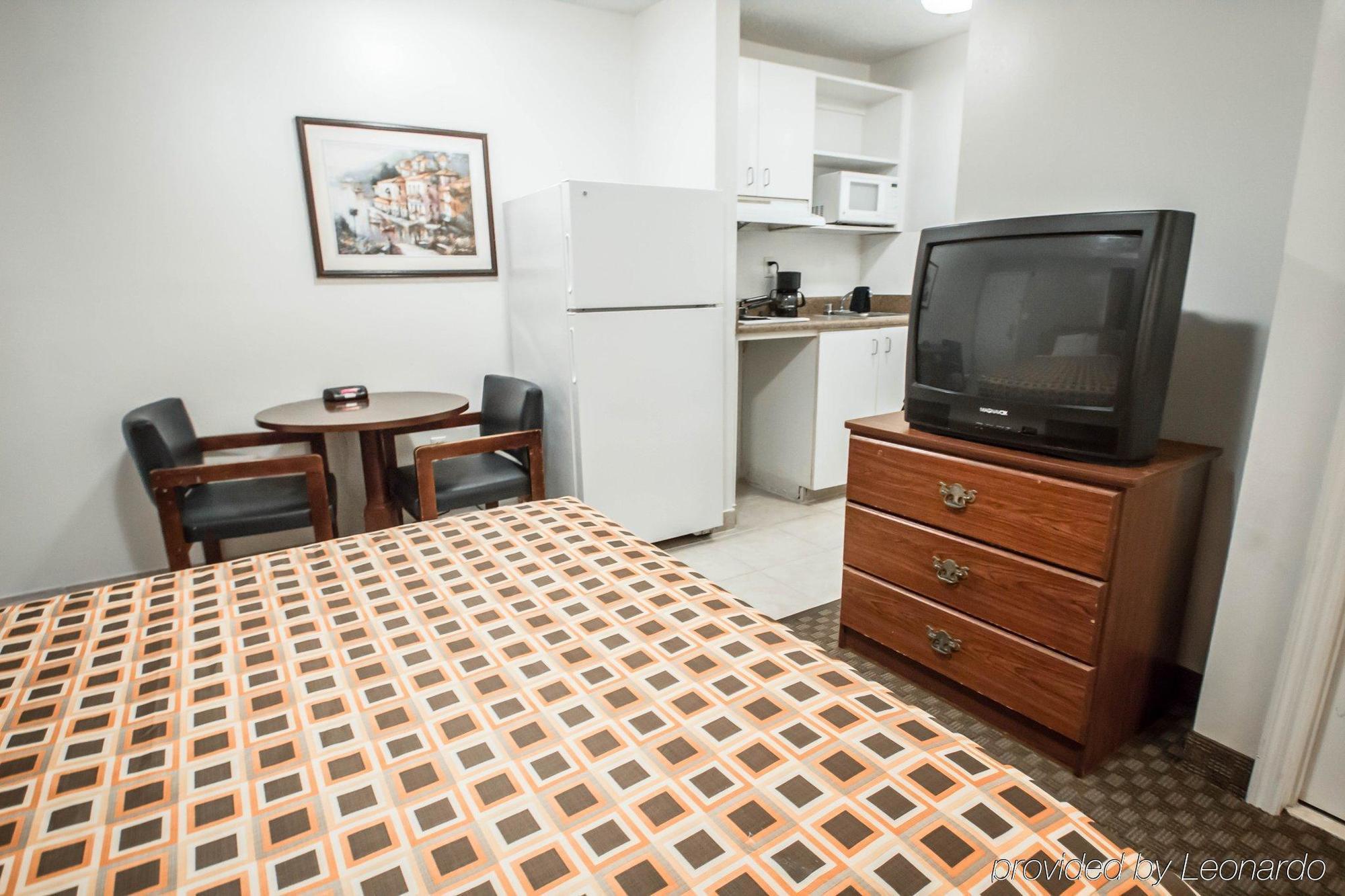 โฮมทาวน์ สตูดิโอ ออร์แลนโด - แคสเซลเบอรี Motel คาสเซลเบอร์รี่ ภายนอก รูปภาพ