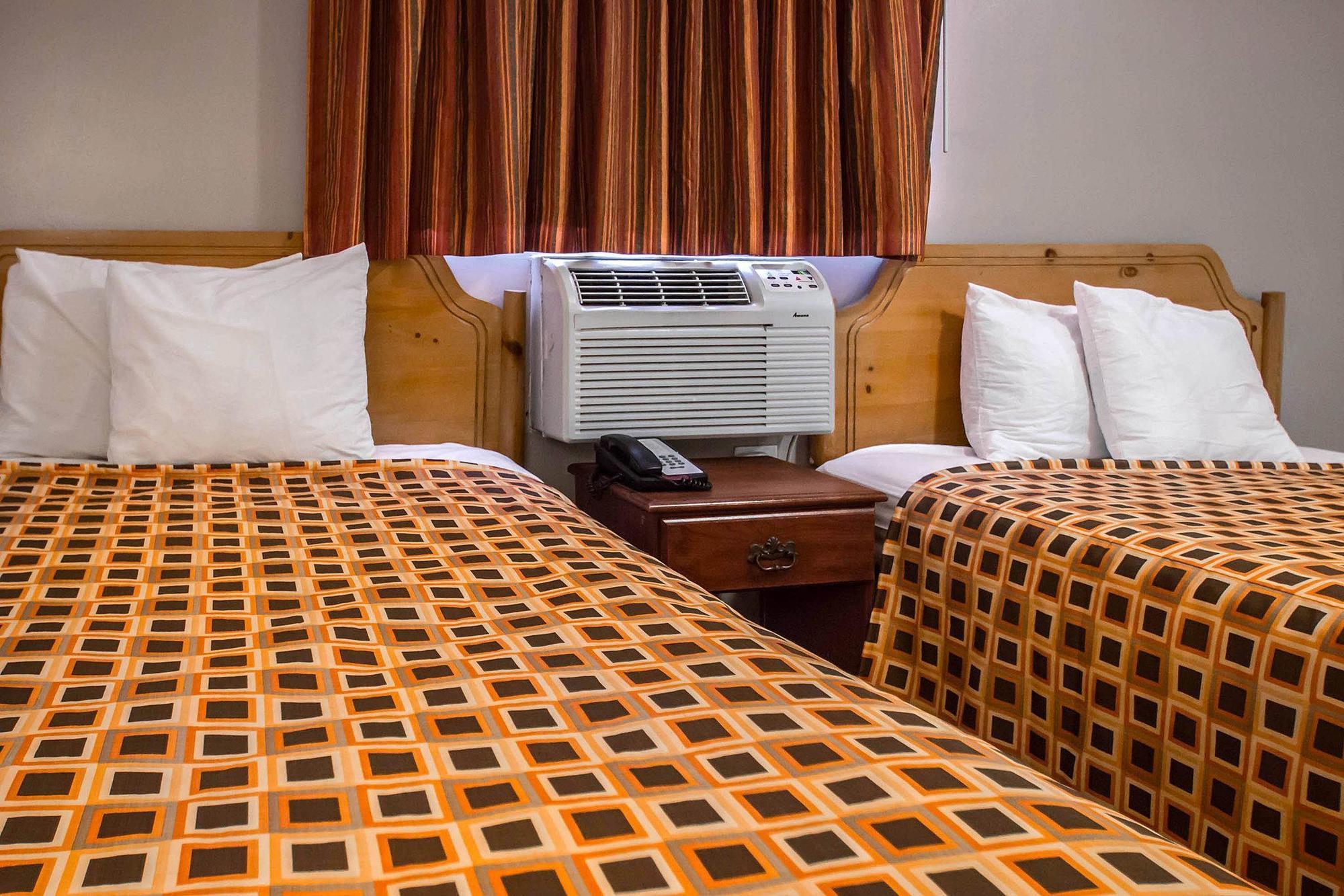 โฮมทาวน์ สตูดิโอ ออร์แลนโด - แคสเซลเบอรี Motel คาสเซลเบอร์รี่ ภายนอก รูปภาพ