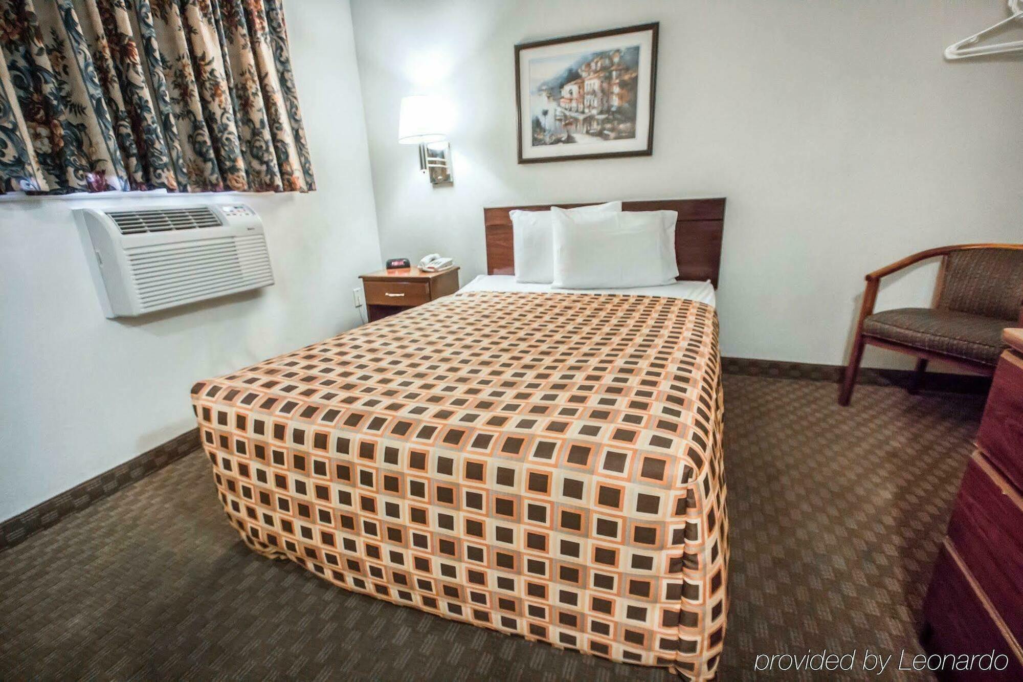 โฮมทาวน์ สตูดิโอ ออร์แลนโด - แคสเซลเบอรี Motel คาสเซลเบอร์รี่ ภายนอก รูปภาพ