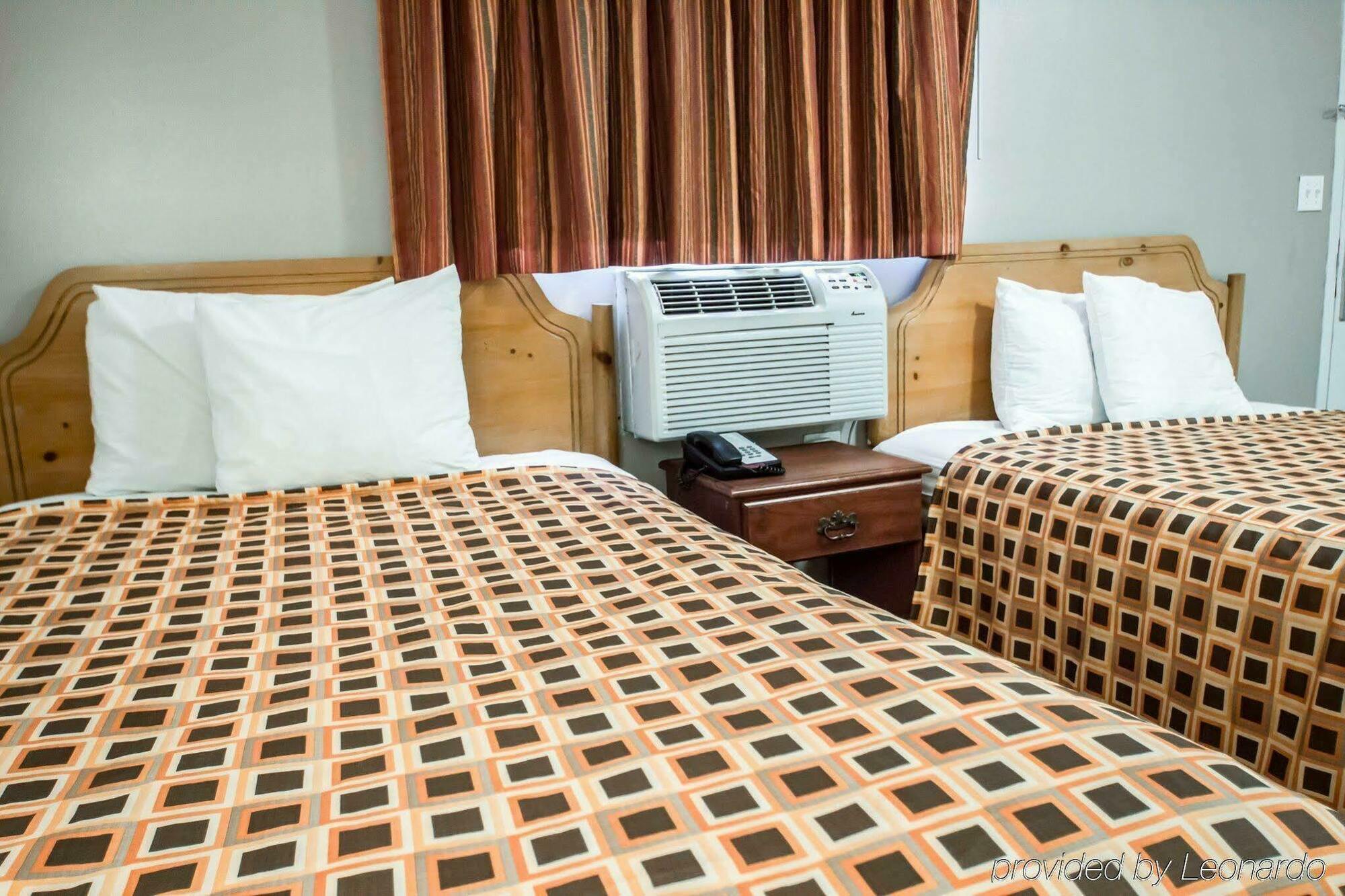 โฮมทาวน์ สตูดิโอ ออร์แลนโด - แคสเซลเบอรี Motel คาสเซลเบอร์รี่ ภายนอก รูปภาพ