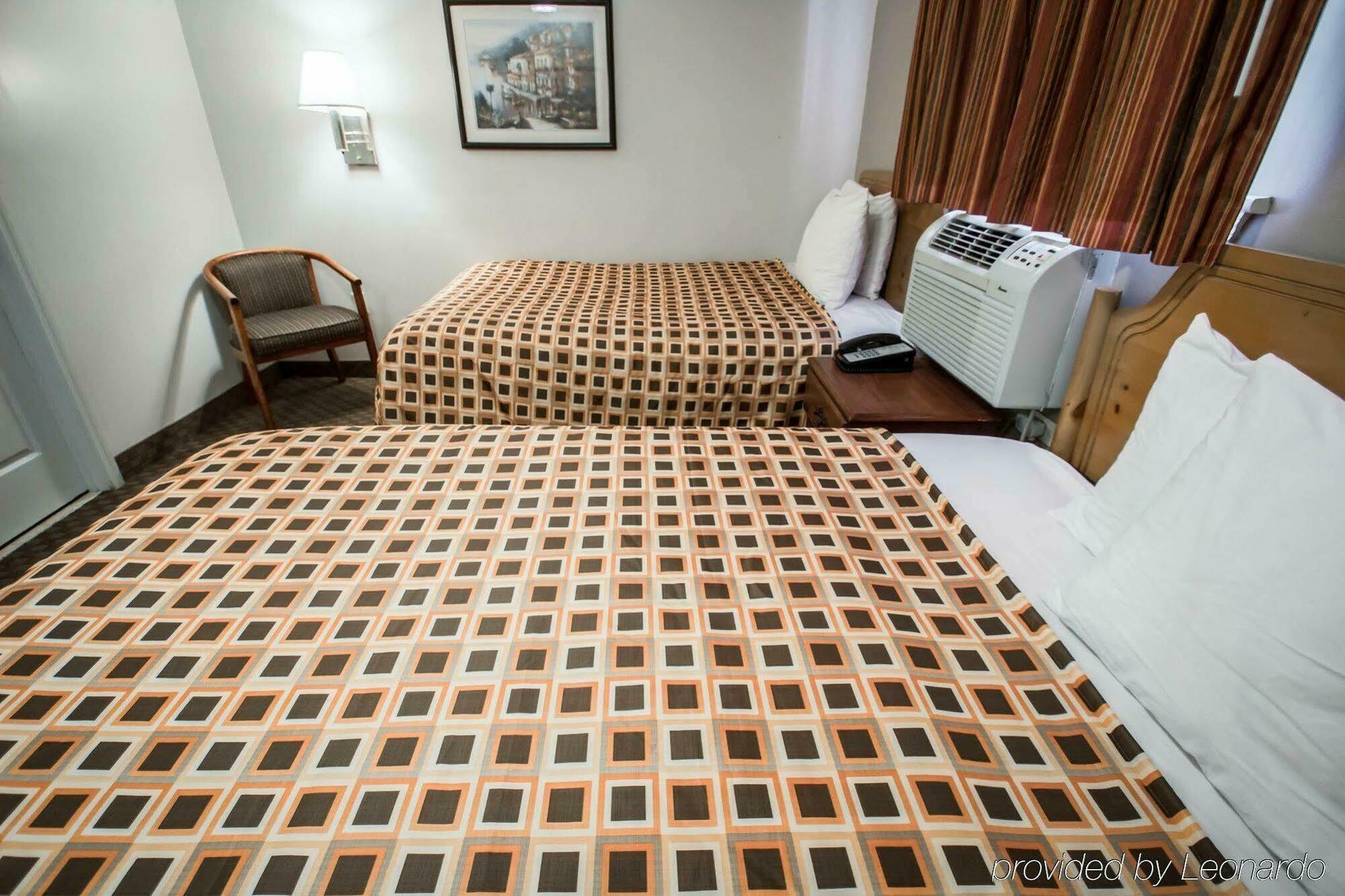 โฮมทาวน์ สตูดิโอ ออร์แลนโด - แคสเซลเบอรี Motel คาสเซลเบอร์รี่ ภายนอก รูปภาพ